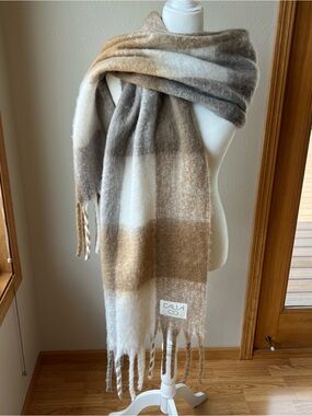 Calia Women's LUXE Scarf Tan Plaid Oversized Winter Classy Chic Outdoor